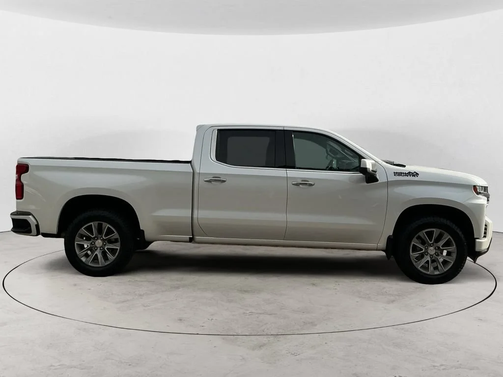 Used 2022 Iridescent Pearl Tricoat Chevrolet High Country image 4