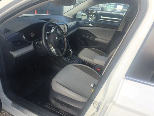 Used 2024  Volkswagen 1.5T SE image 2