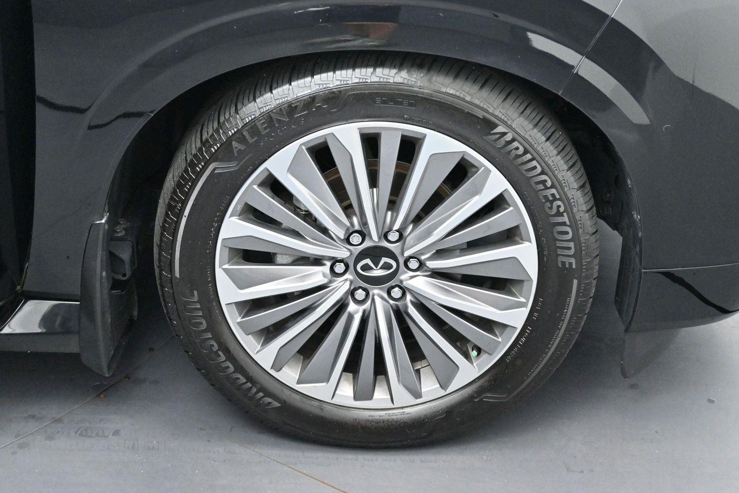 Used 2025 Black Obsidian INFINITI LUXE image 36