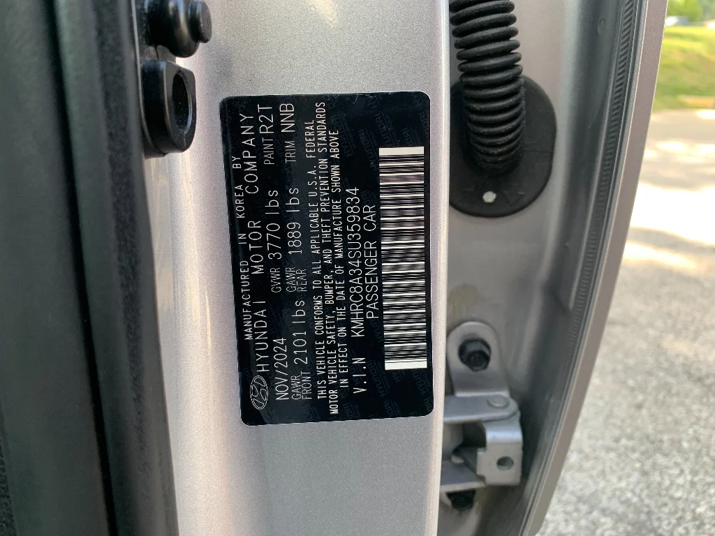 Used 2025 Shimmering Silver Hyundai SEL image 31