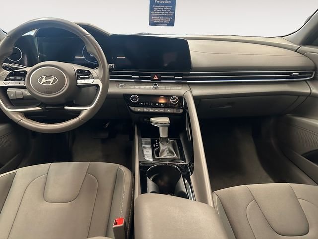 Used 2025 White Hyundai SEL Convenience image 10