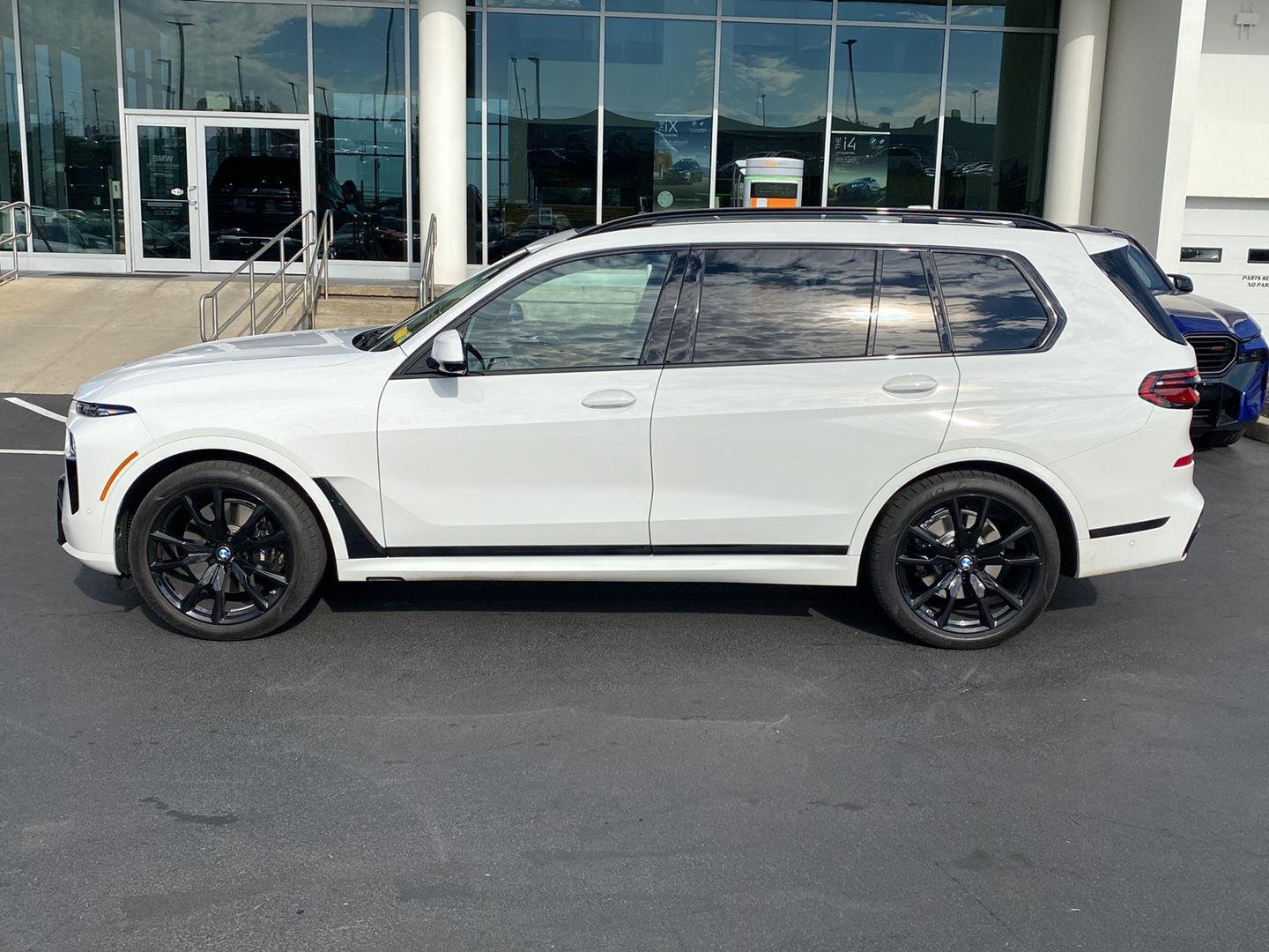 Used 2027 Alpine White BMW xDrive40i image 6
