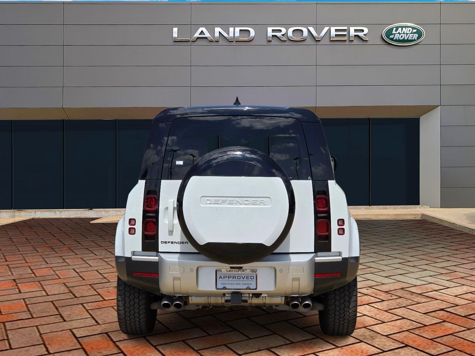 Used 2024 Fuji White Land Rover SE image 5