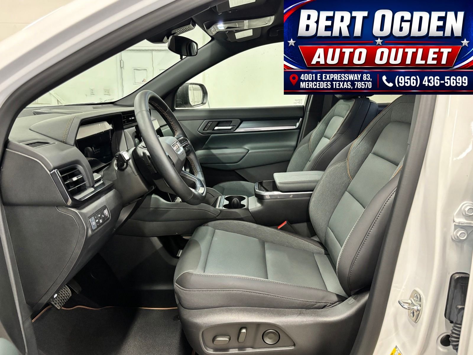 Used 2026 White GMC AT4 image 17