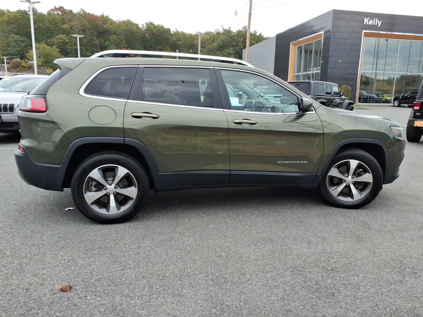 Certified Used 2021 Olive Green Pearl Coat Jeep Limited image 6