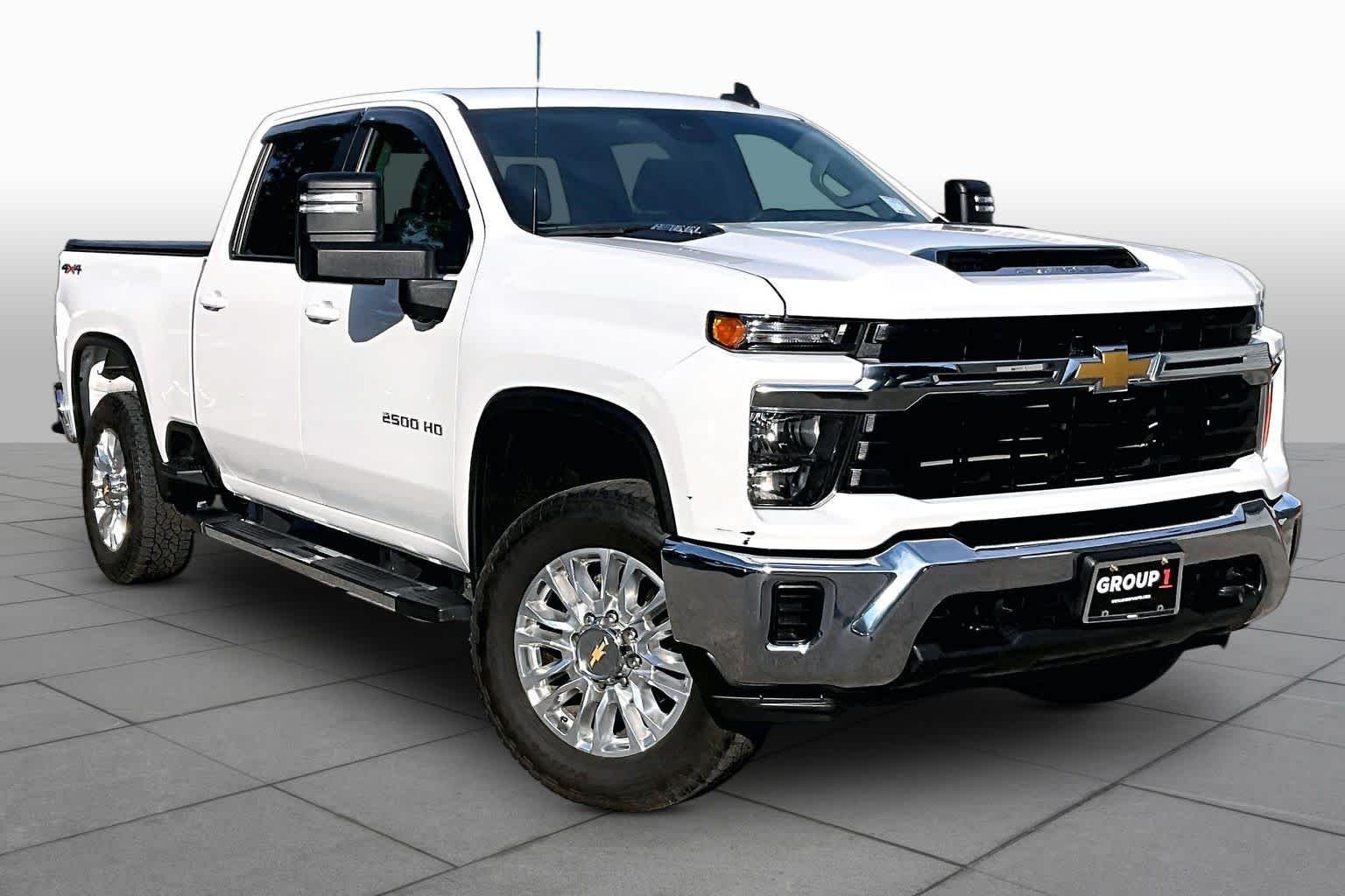 Used 2024 Summit White Chevrolet LT image 3