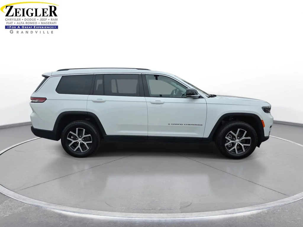 Used 2024 White Jeep Limited image 4
