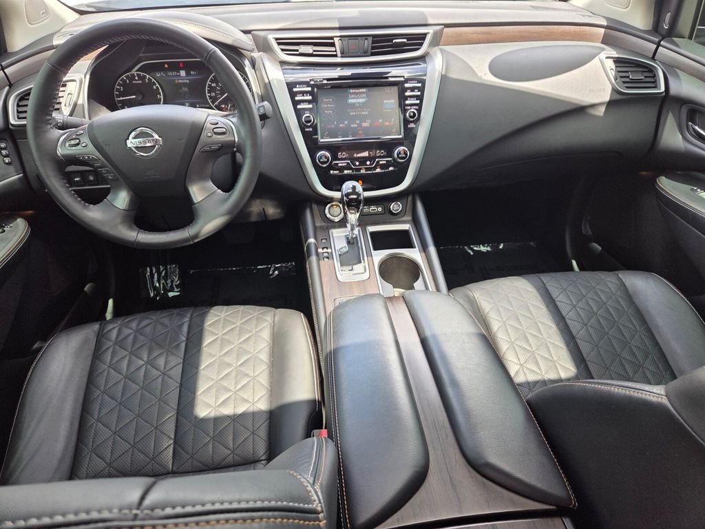 Used 2022 Black Nissan Platinum image 10
