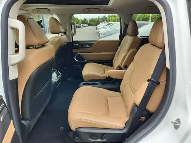 Certified Used 2025 Radiant White INFINITI LUXE image 11