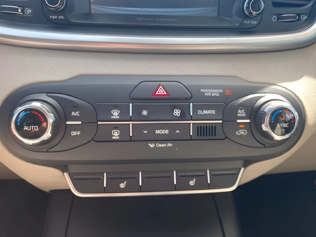 Used 2017 White Kia LX image 21