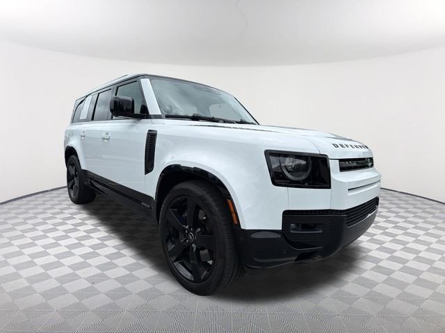 Used 2025  Land Rover X-Dynamic SE image 3