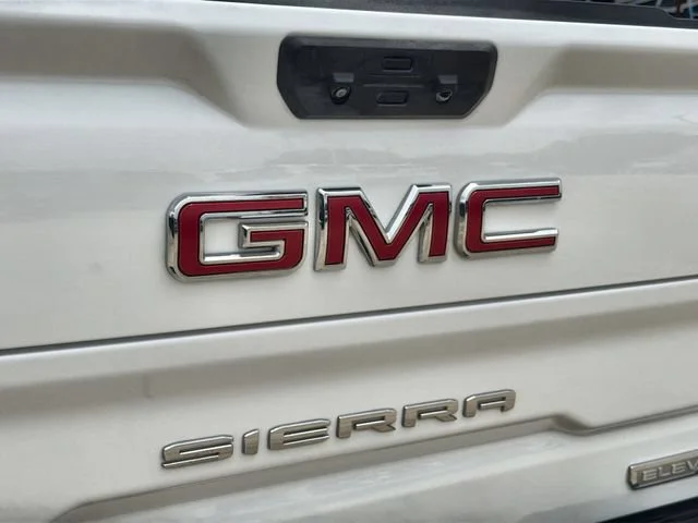 Used 2024 Summit White GMC Elevation image 30