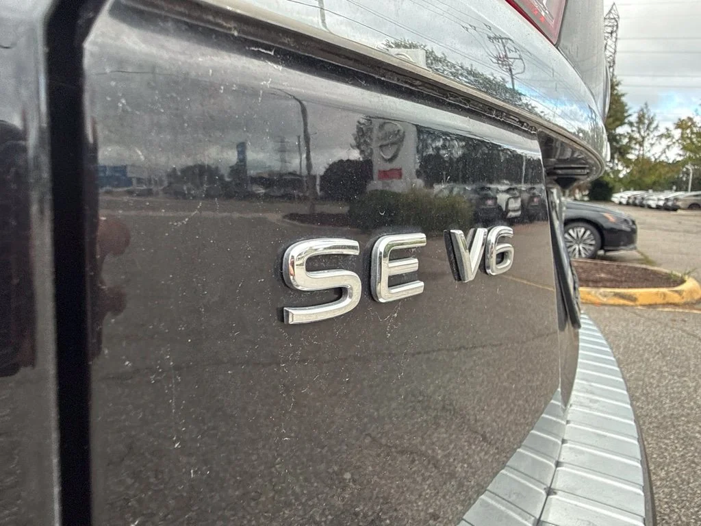 Used 2021 Black Volkswagen 3.6L V6 SE w/Technology image 18