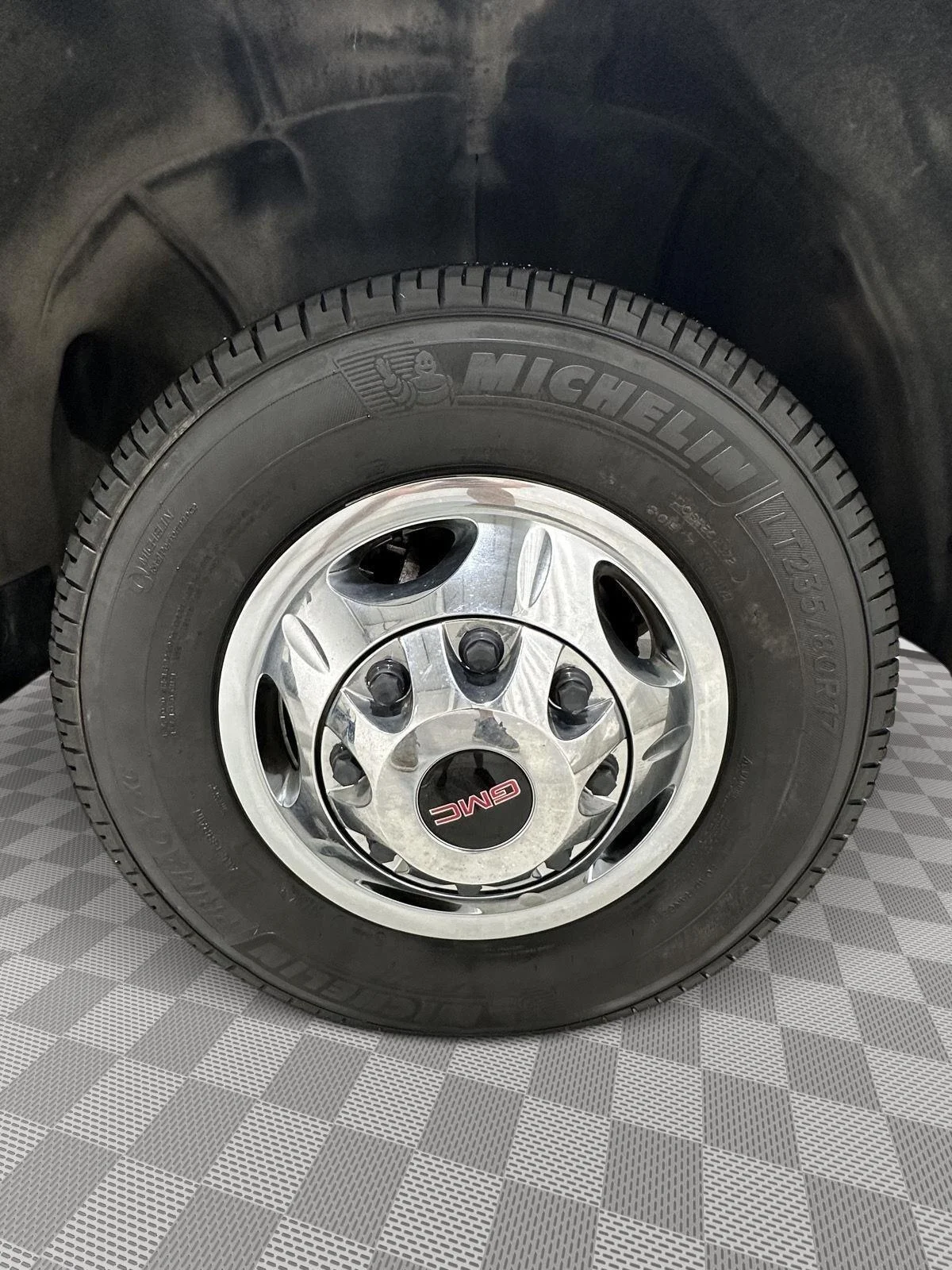 Used 2023 Summit White GMC SLE DRW image 28