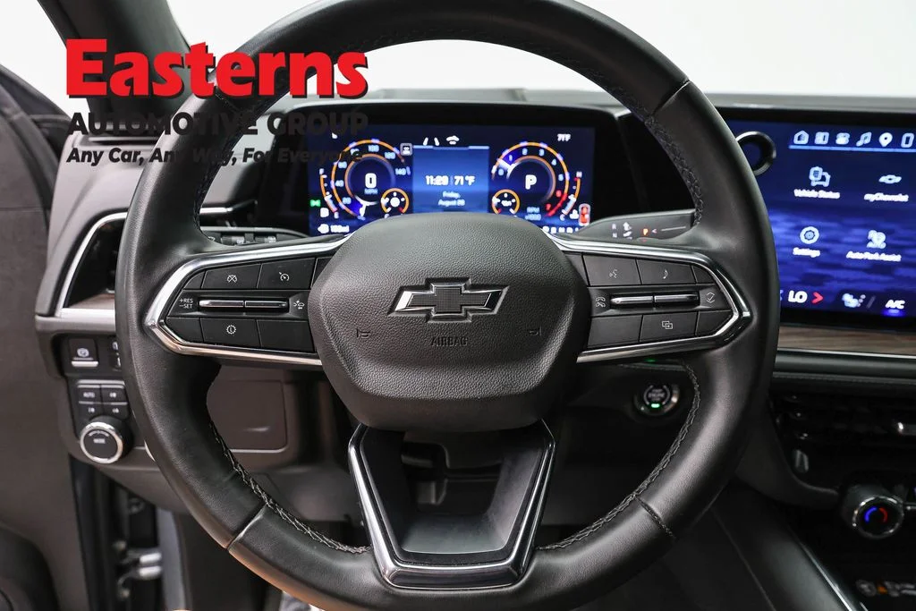 Used 2025 Gray Chevrolet Z71 image 10