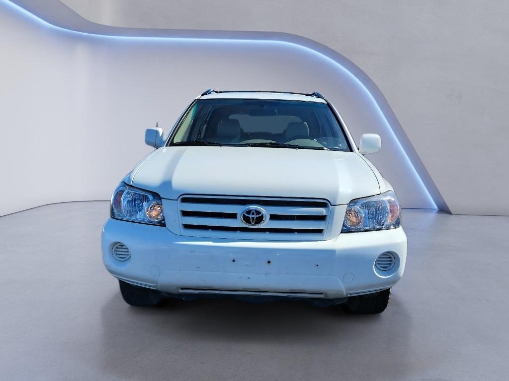 Used 2005  Toyota  image 2