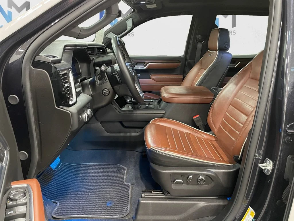 Used 2025 Titanium GMC Denali Ultimate image 9