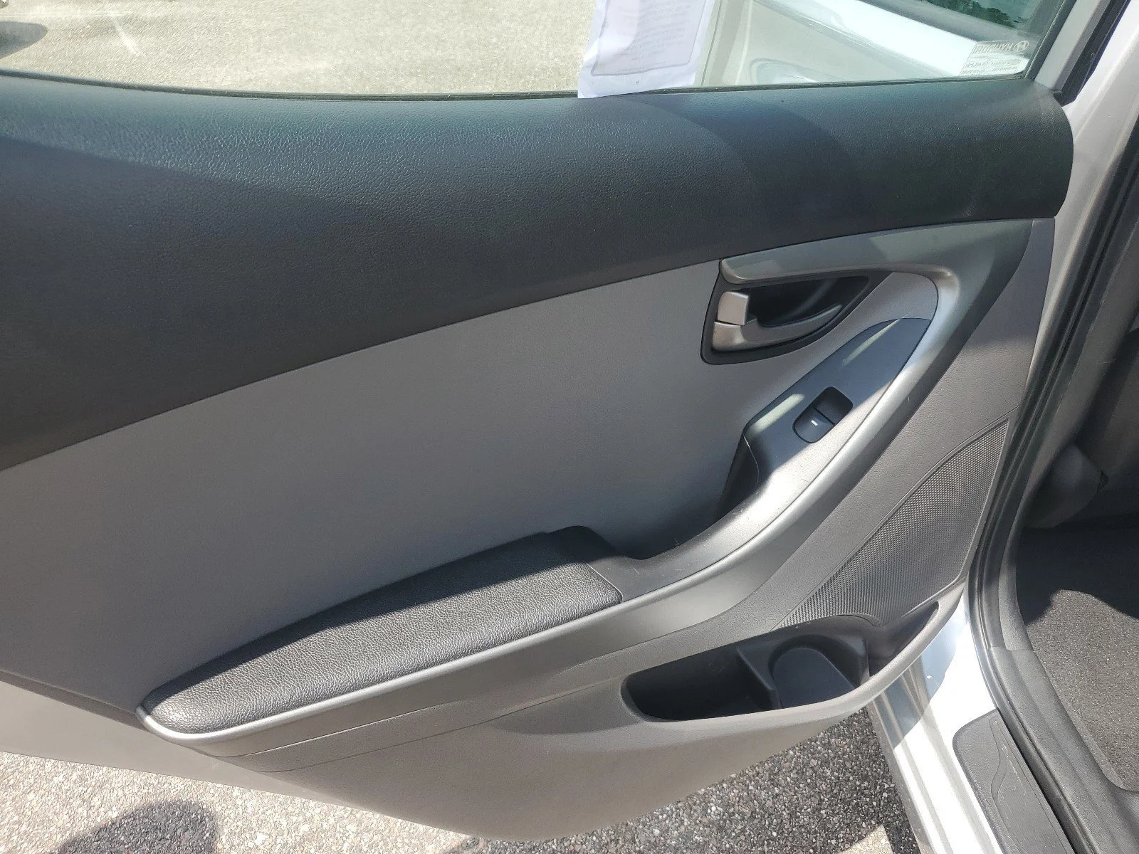 Used 2014 Radiant Silver Hyundai SE image 23