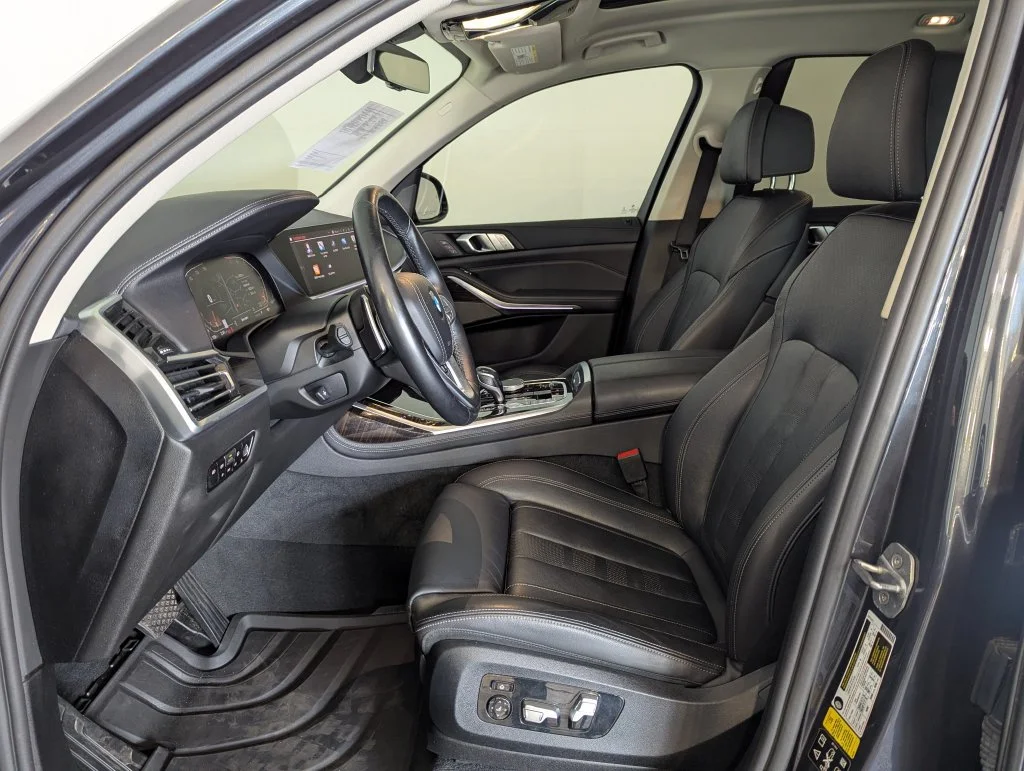Certified Used 2020 Gray BMW xDrive40i image 4