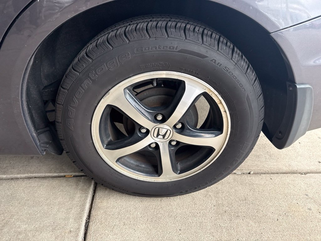 Used 2015  Honda SE image 13
