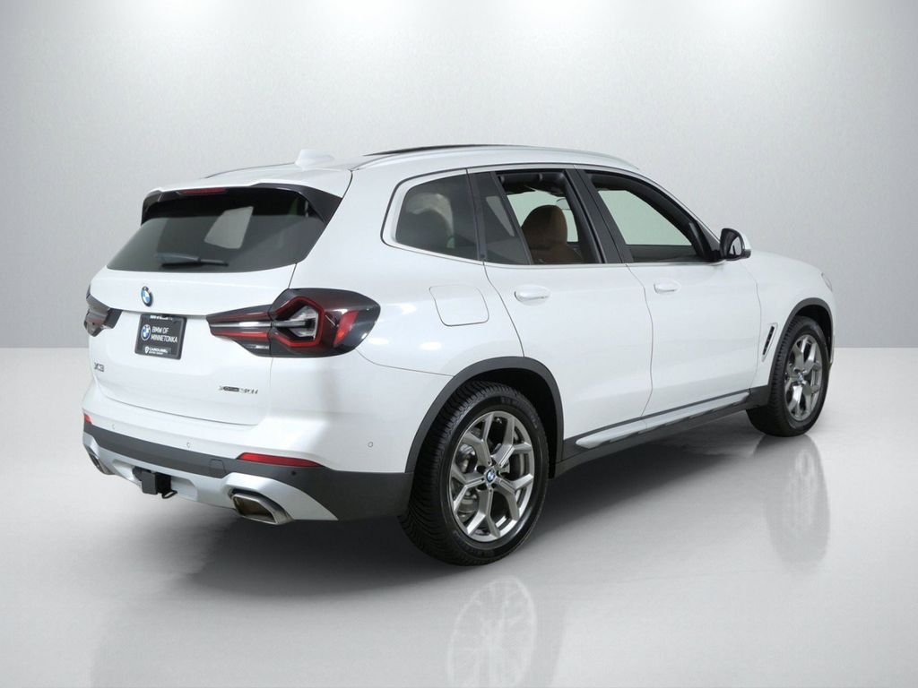 Used 2024 White BMW xDrive30i image 10