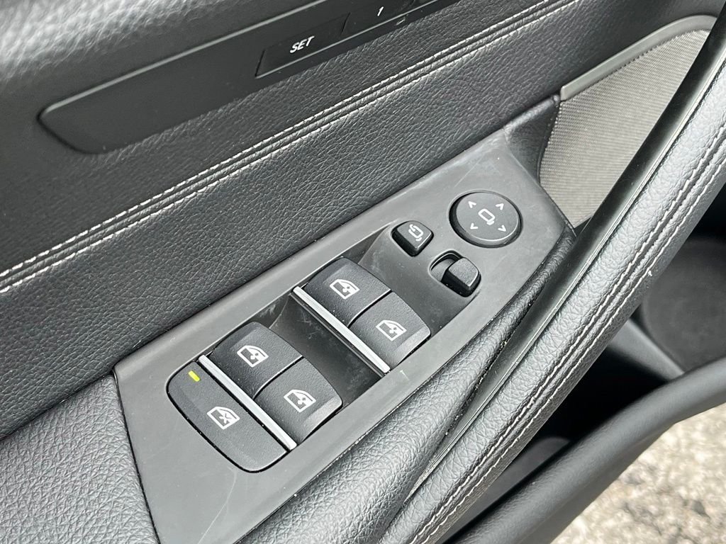 Used 2022 Black Sapphire Metallic BMW 540i xDrive image 18