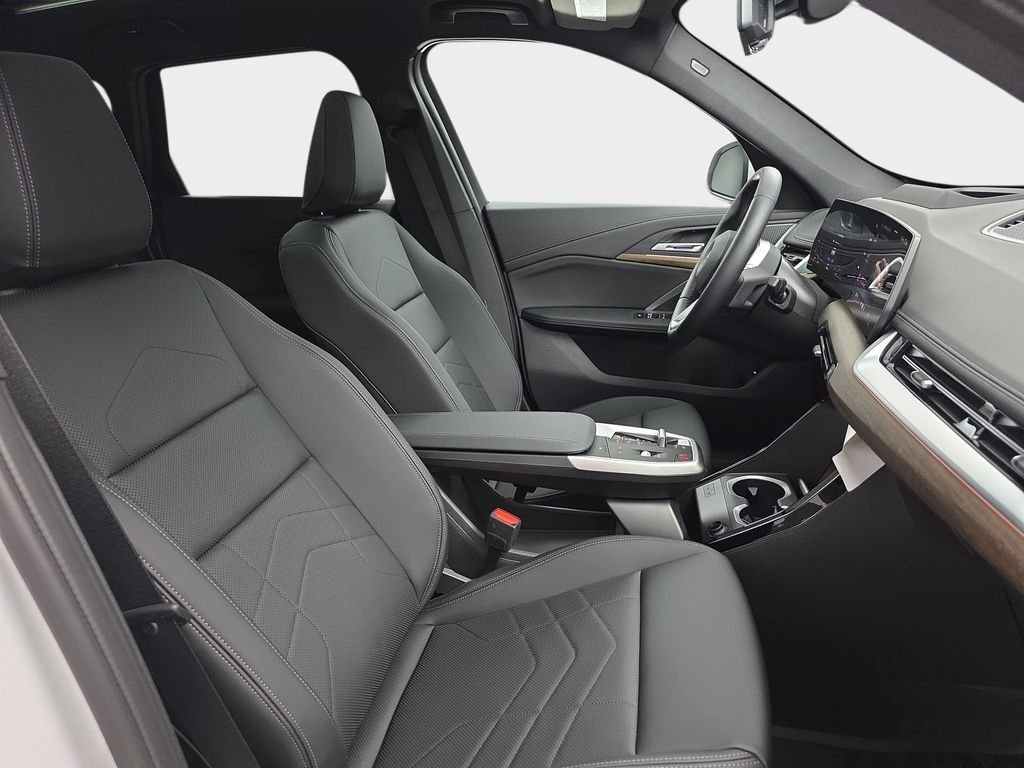 New 2026 Mineral White Metallic BMW xDrive28i image 9