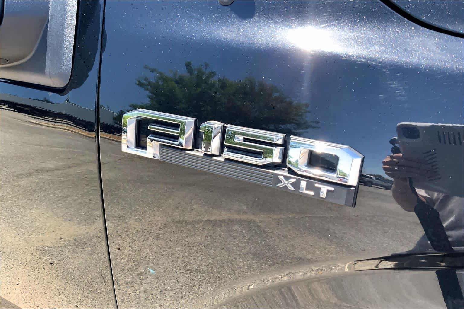 Used 2015 Tuxedo Black Metallic Ford XLT image 30
