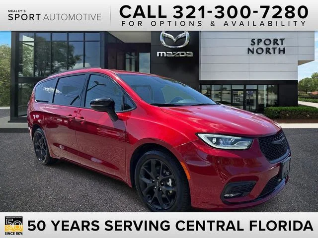 2025 Chrysler Pacifica Limited's photo