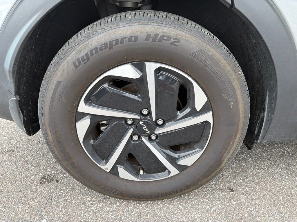 Certified Used 2024 Gray Kia LX image 28