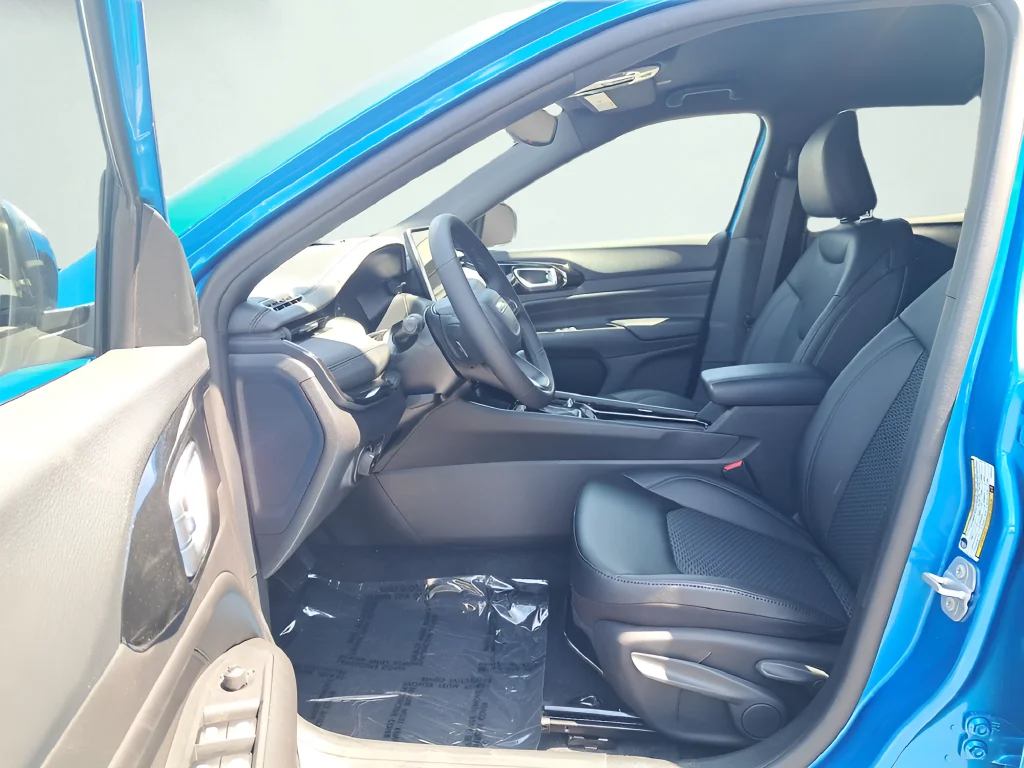 New 2026 Blue Jeep Latitude image 10