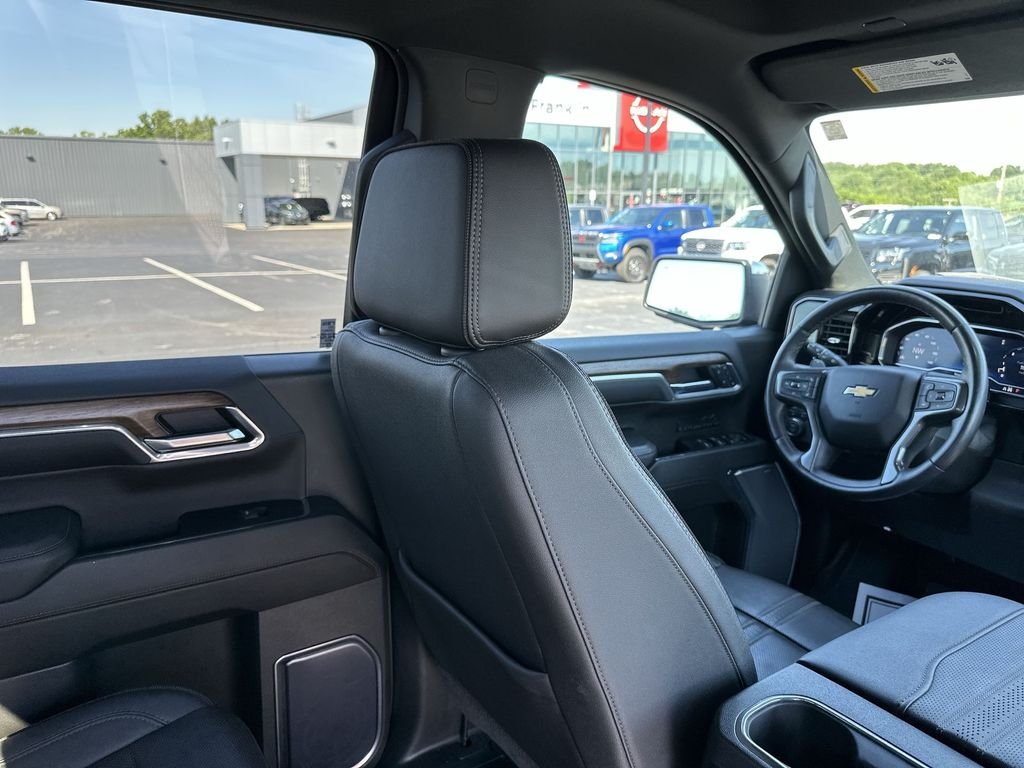 Used 2023 Red Chevrolet High Country image 15