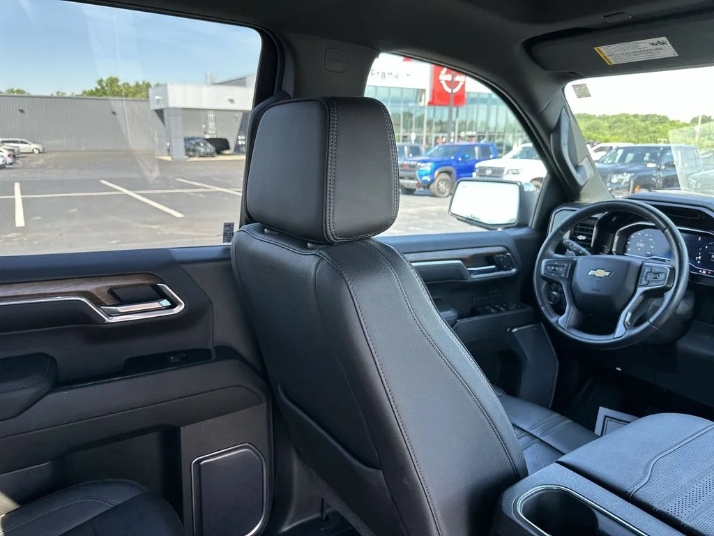 Used 2023 Red Chevrolet High Country image 15