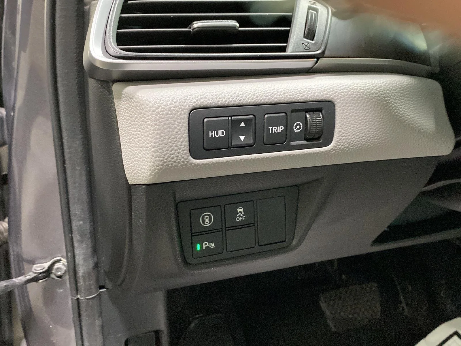 Used 2018 Modern Steel Metallic Honda Touring image 28