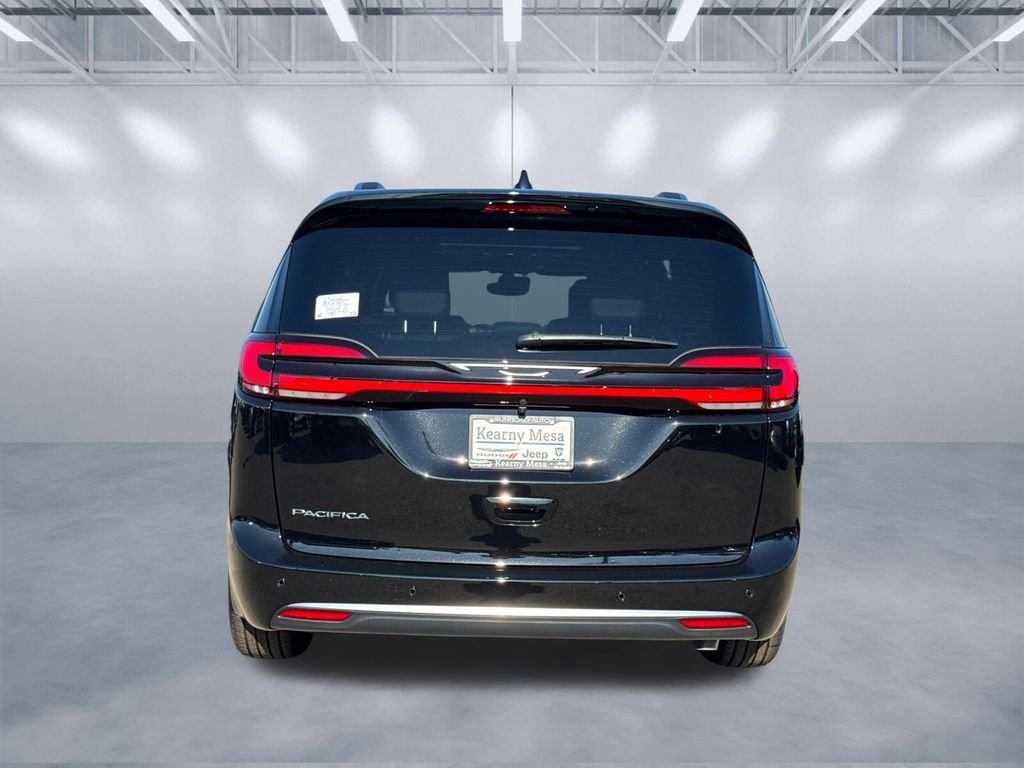 New 2027 Diamond Black Crystal Pearl-Coat Exterior Paint Chrysler Pinnacle image 5