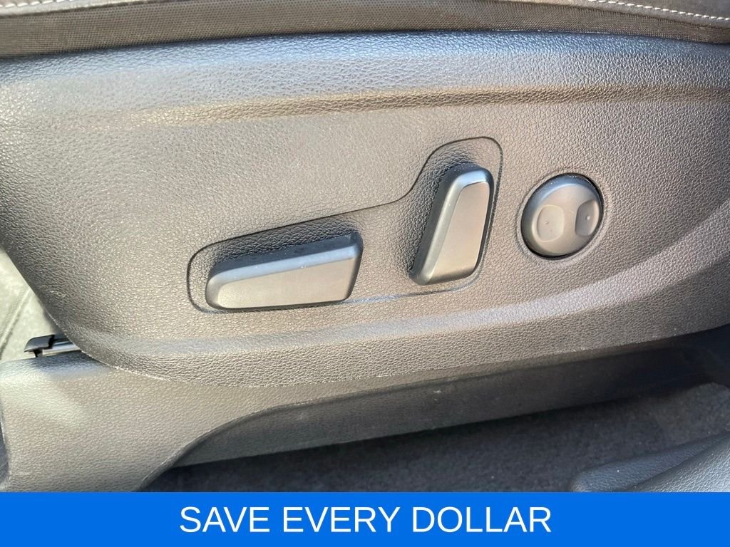 Used 2023 White Kia S image 23