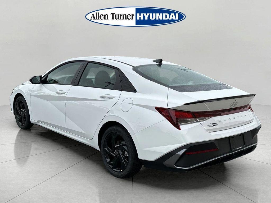 New 2026 Serenity White Hyundai SEL Sport image 5