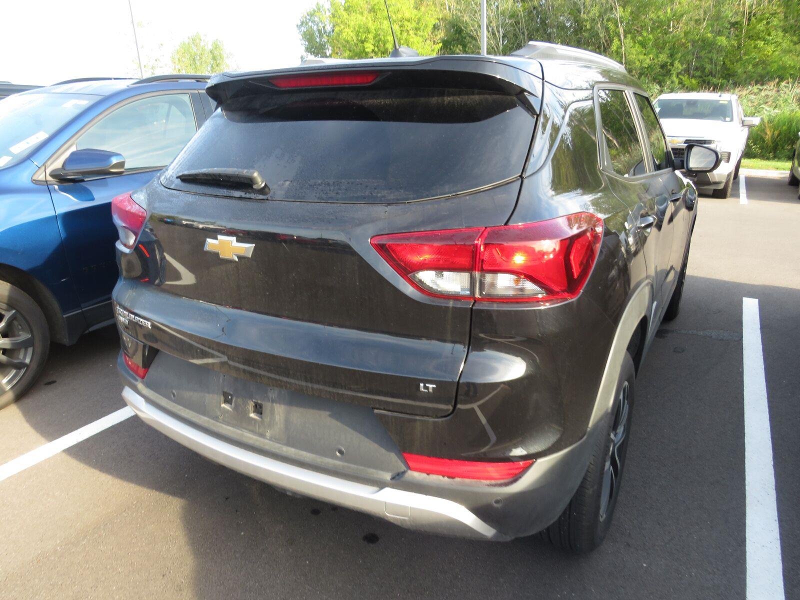 Used 2026 Mosaic Black Metallic Chevrolet LT image 9
