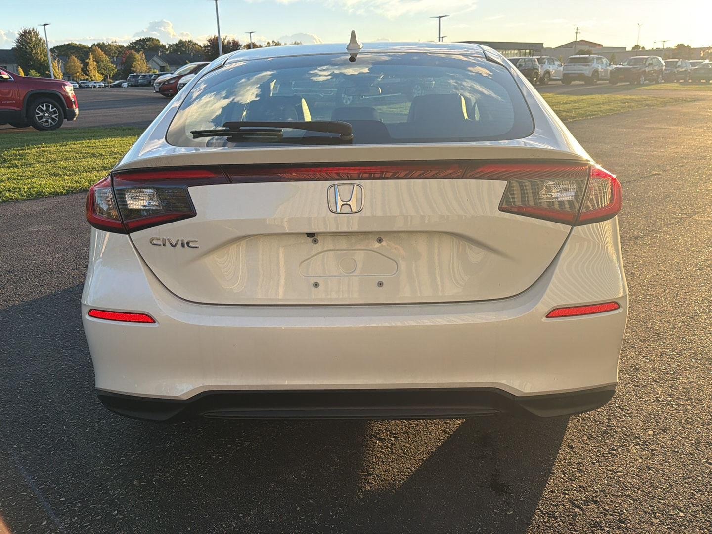 Used 2024 Platinum White Pearl Honda EX-L image 5