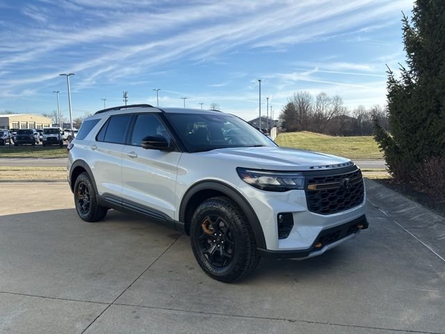 New 2026 Space White Metallic Ford Tremor® image 34