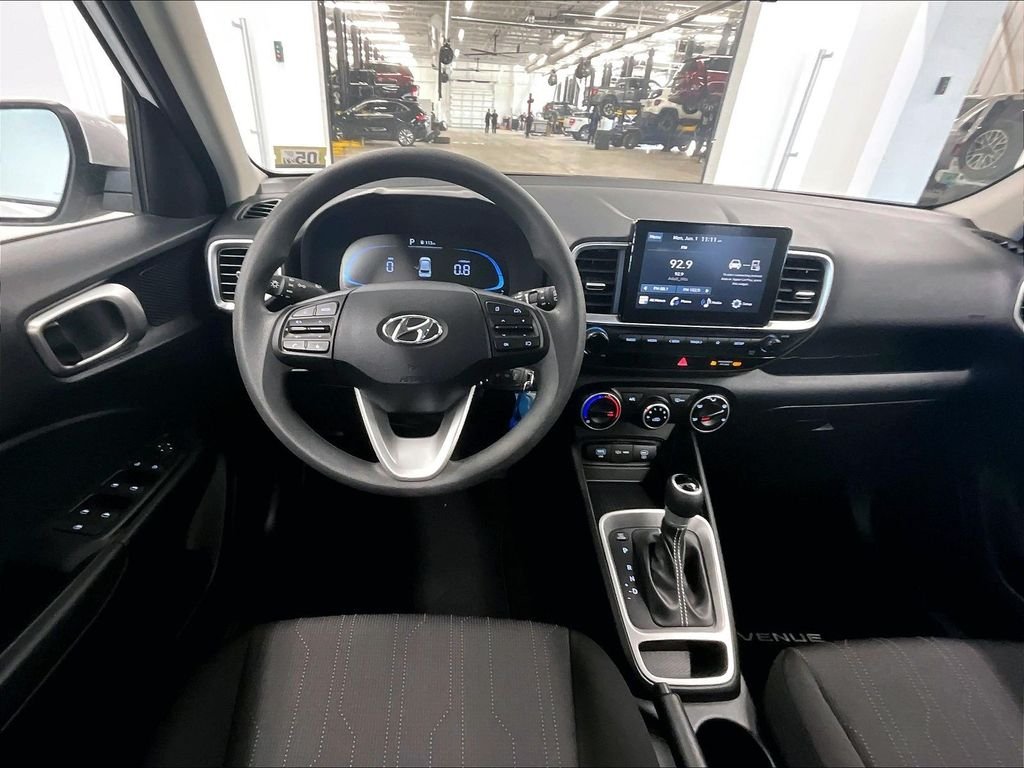 Used 2025 Lunar White Hyundai SE image 17