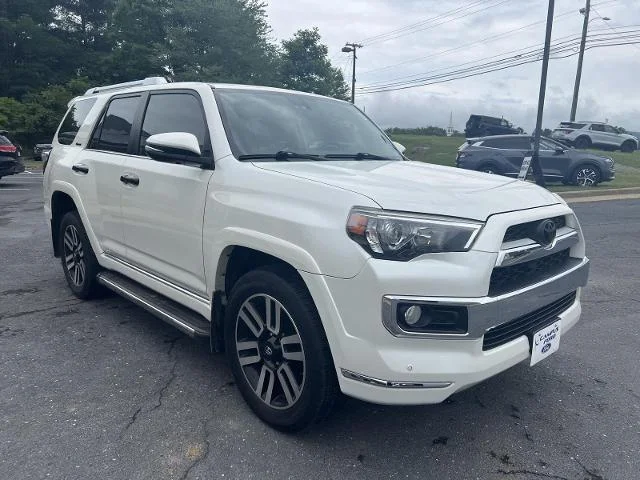 Certified Used 2018 Blizzard Pearl Toyota  image 3