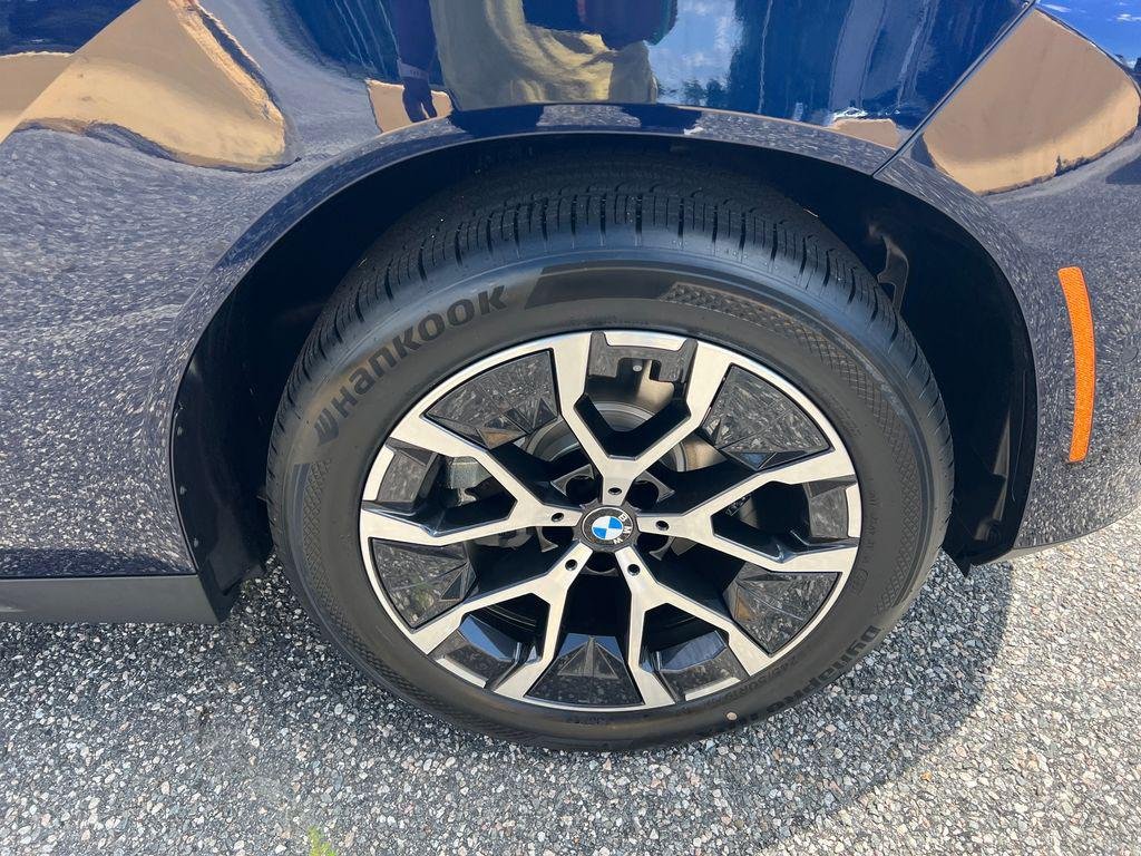 New 2026 Tanzanite Blue II Metallic BMW 30 xDrive image 2