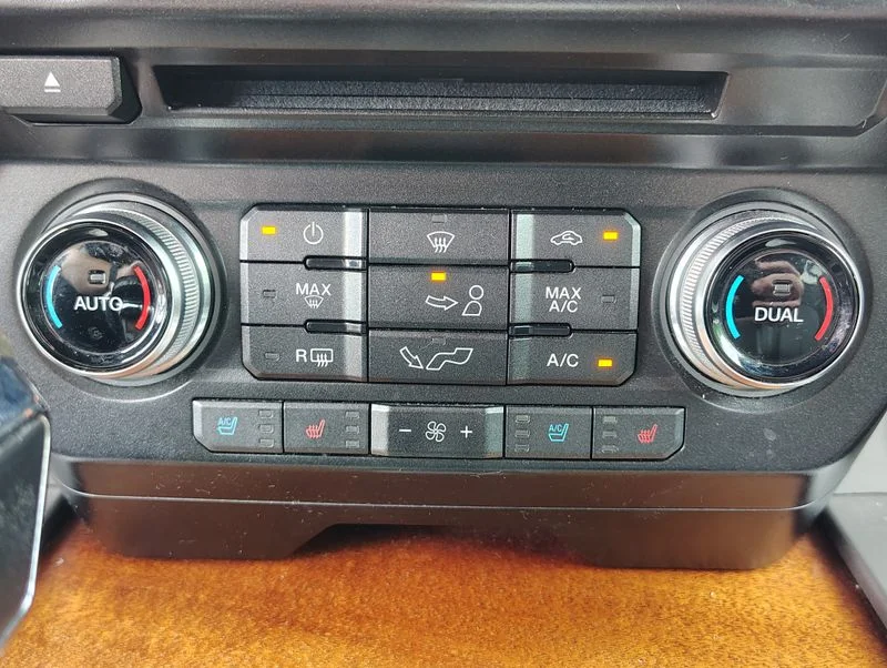 Used 2015  Ford King Ranch image 16