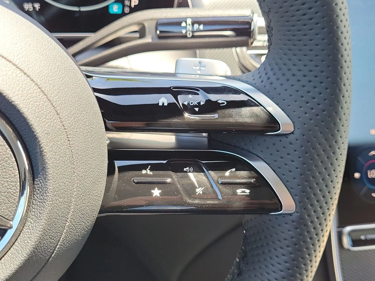 New 2027 Graphite Grey Metallic Mercedes-Benz GLC 300 image 30