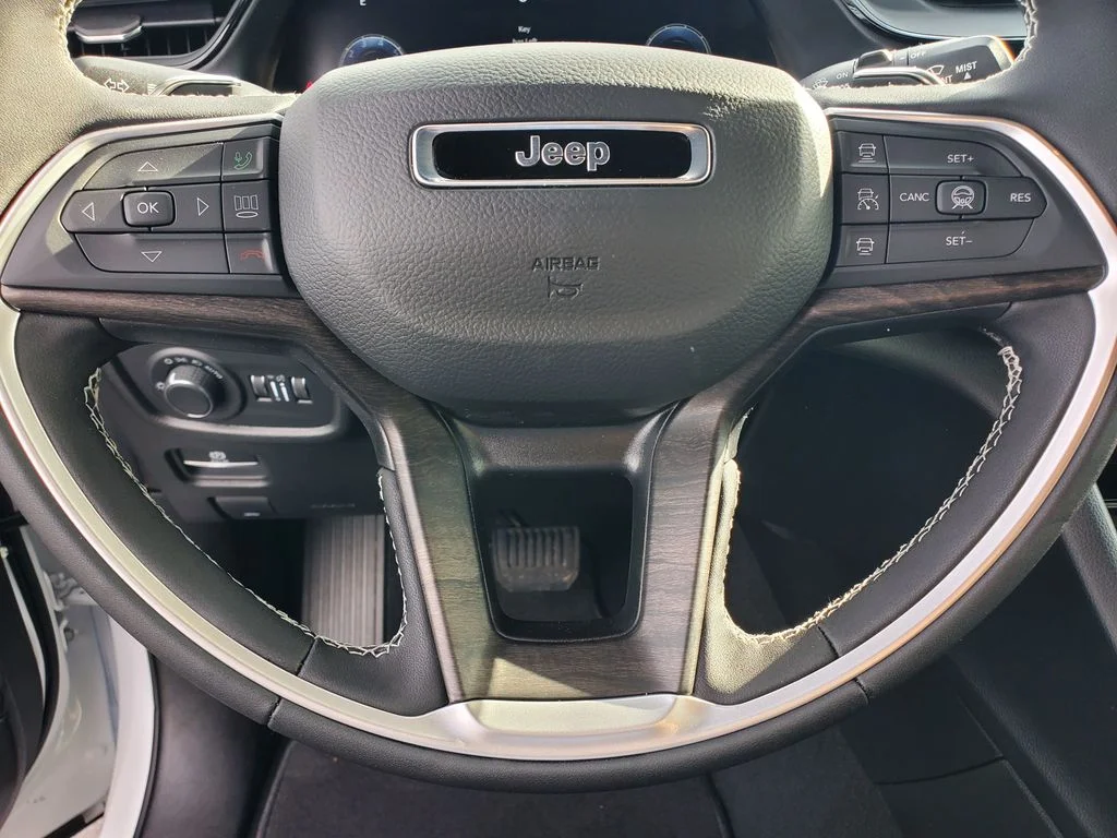 New 2026 Bright White Clearcoat Jeep Altitude image 23