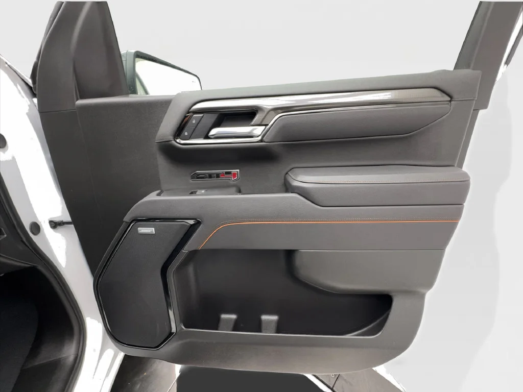 Used 2025 White GMC AT4 image 39