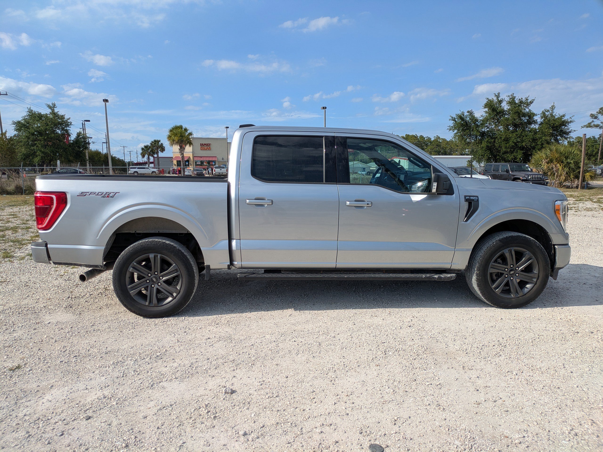 Used 2023  Ford XLT image 3