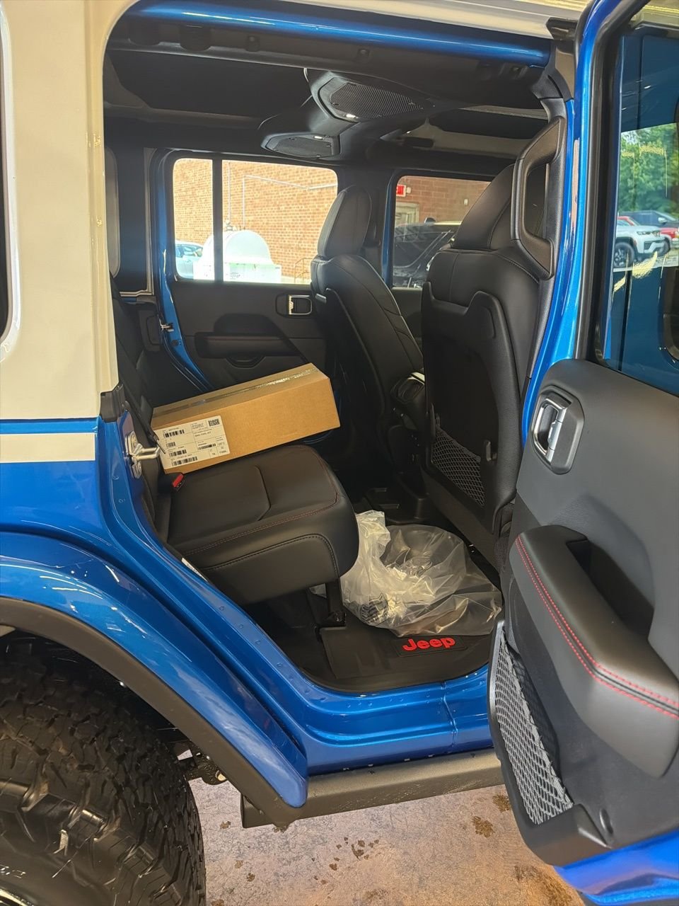 New 2026 Hydro Blue Pearl-Coat Exterior Paint Jeep Rubicon X image 16