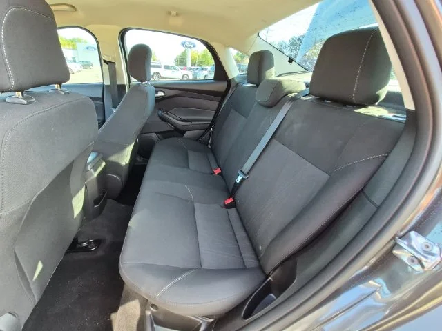 Used 2018 Gray Ford SE image 29